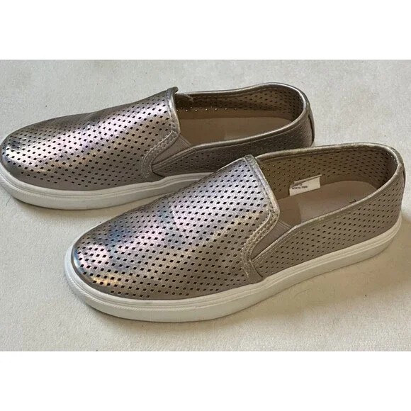 Time And Tru Shoes Women’s Sz 6 1/2 Loafers Metallic Gold Slip On Casual Sneaker - Picture 1 of 8